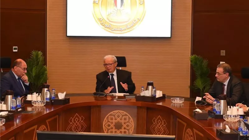 نائب رئيس مجلس الوزراء للشؤون الاقتصادية يتابع جهود تطوير الأداء بالجهاز الإداري للدولة