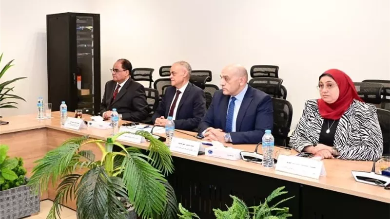 وزيرا الري والكهرباء يبحثان التوسع في استخدام الطاقة الشمسية بمحطات الرفع لدعم التحول الأخضر