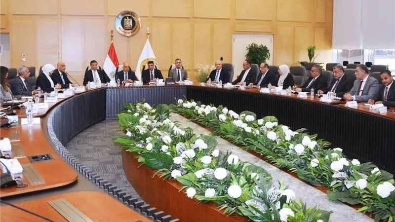 الحكومة تتحرك بخطة “المياه أولًا” لتنظيم الصناعات الغذائية في مصر