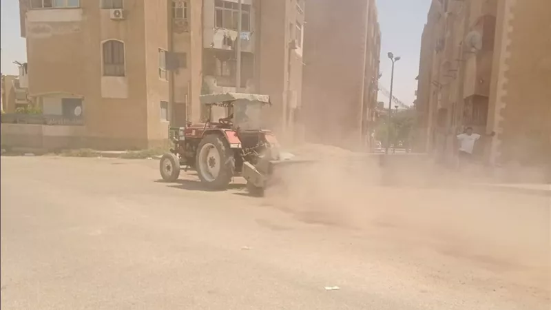 رئيس جهاز مدينة الشروق يوجه بحملات نظافة مكبرة واستجابة فورية لملاحظات المواطنين