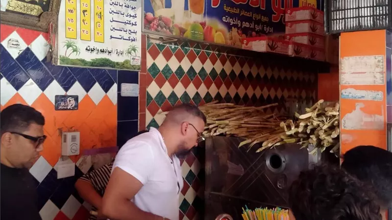 تموين القليوبية تضبط مادة تُستخدم في غش عصير القصب وتحرر 18 محضرًا تموينيًا