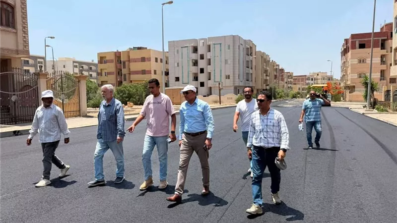 رئيس جهاز العبور يتابع مشروعات تطوير ورفع كفاءة الطرق بعدد من الأحياء