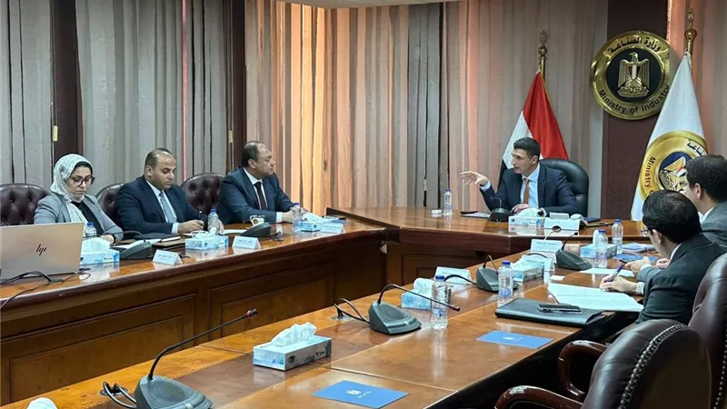 هل ينجح الصعيد في جذب استثمارات صناعية جديدة؟ وزير الصناعة وخطة توسع كبرى 