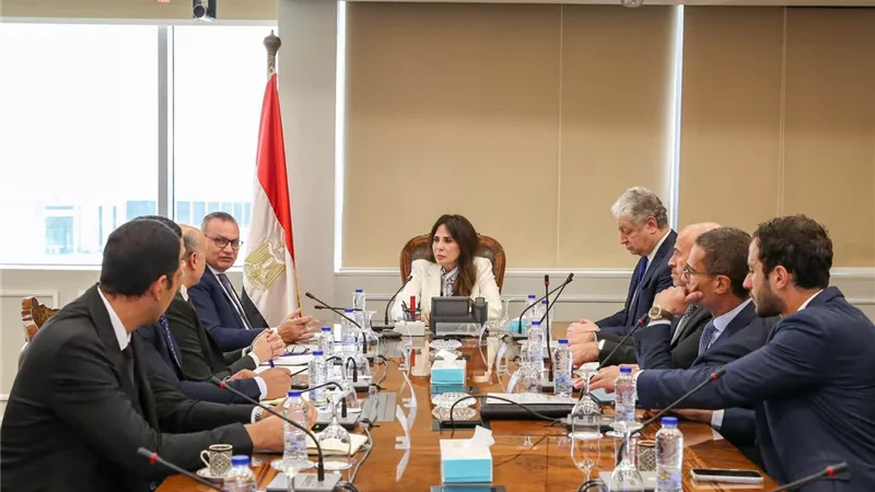 وزيرة الإسكان تتابع موقف التسليمات بمنطقة الأعمال المركزية بالعاصمة الجديدة