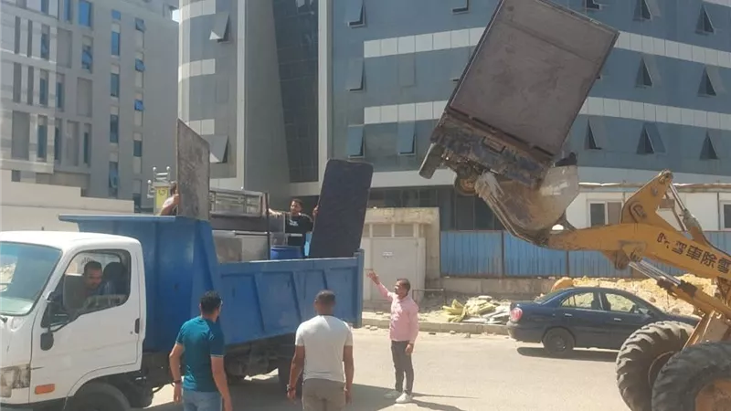استمرار حملات الانضباط ورفع الإشغالات بالتجمع الخامس 