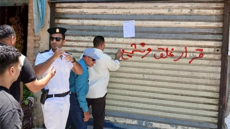 تنفيذ 10 قرارات غلق وتشميع لوحدات مخالفة في حملة مكبرة بالشيخ زايد 