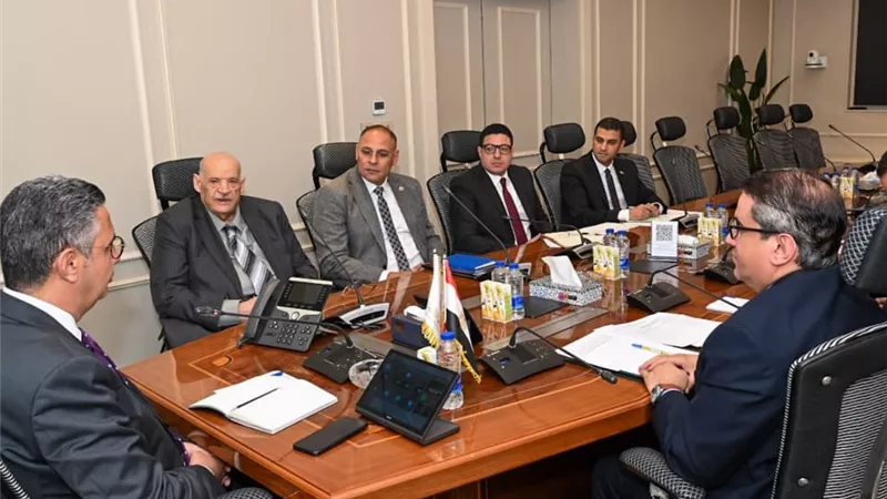 وزير التموين يبحث مع شعبة المخابز تطوير منظومة الخبز وتعزيز كفاءة الدعم