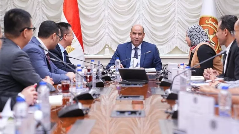 وزير العمل و«هواوي مصر» يبحثان تعزيز التعاون في التحول الرقمي.. والشركة توفر 3000 فرصة عمل بالسوق المصرية