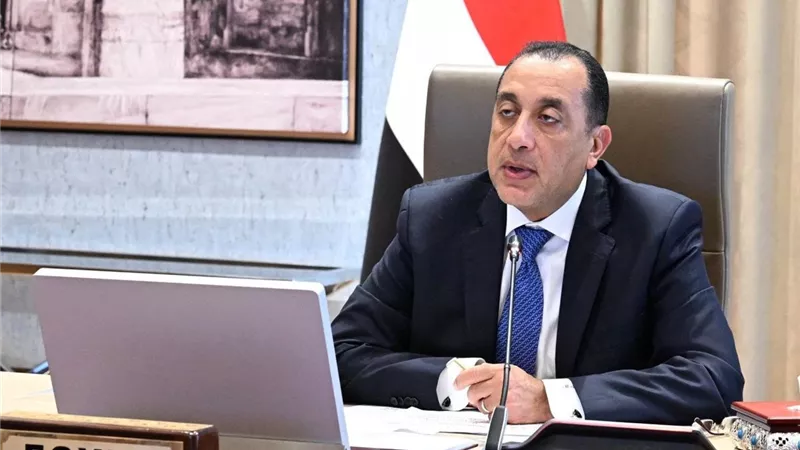 رئيس الوزراء: منفتحون على ملاحظات القطاع الخاص لتطوير وثيقة ملكية الدولة