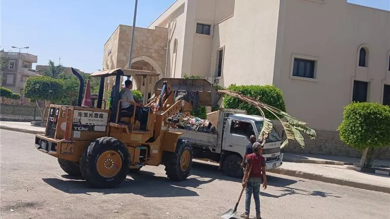 رئيس جهاز الشروق يتابع حملات النظافة اليومية لرفع كفاءة الخدمات بالأحياء