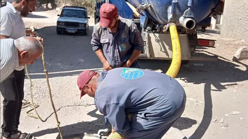  حملات مكثفة لتطهير شبكات الصرف بدمنهور ضمن خطة استباقية لتحسين الخدمة