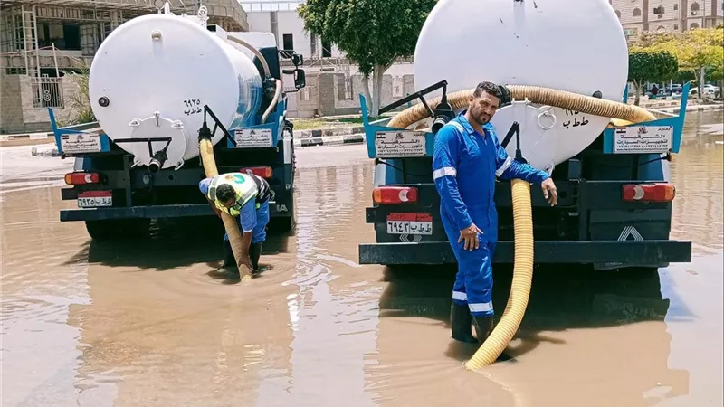 مياه القناة تتحرك فورًا لاحتواء تجمعات مياه بالطريق الدائري بالإسماعيلية