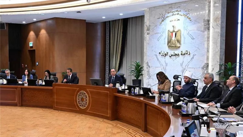 رئيس الوزراء يتابع ملف السكان.. وانخفاض الإنجاب والمواليد 