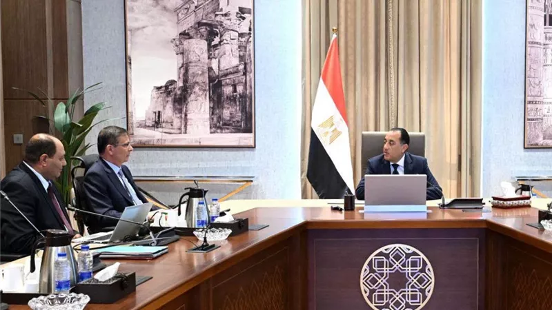 بتوجيهات رئاسية.. رئيس الوزراء يبحث التوسع في إنشاء عدد من محطات الثروة الحيوانية الحديثة