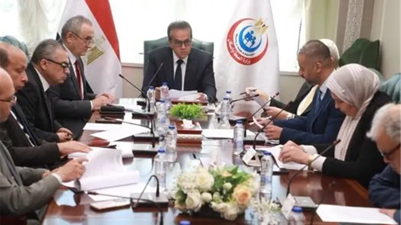 وزير الصحة يراجع إنجازات هيئة المستشفيات التعليمية وخطط رفع كفاءة المنشآت الصحية