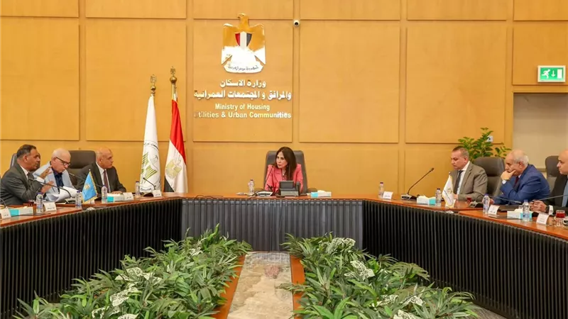وزيرة الإسكان تتابع الموقف التنفيذي لمشروعات الإسكان بعدد من المدن الجديدة
