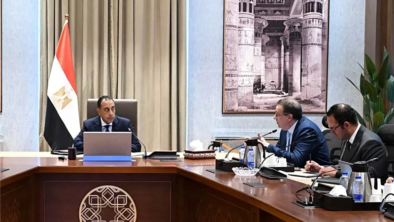 مدبولي يتابع خطة إعادة هيكلة وحدات الجهاز الإداري لتعزيز الكفاءة الحكومية