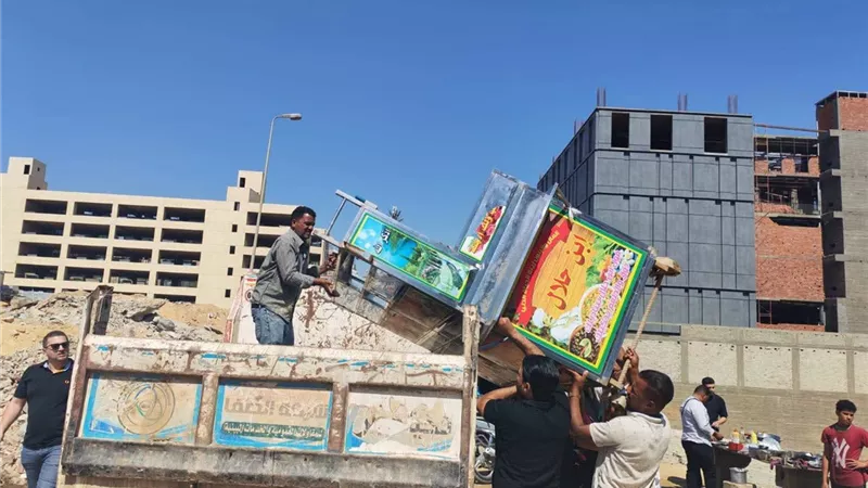 جهاز مدينة القاهرة الجديدة يواصل حملات رفع الإشغالات بمركز المدينة بالتجمع الخامس