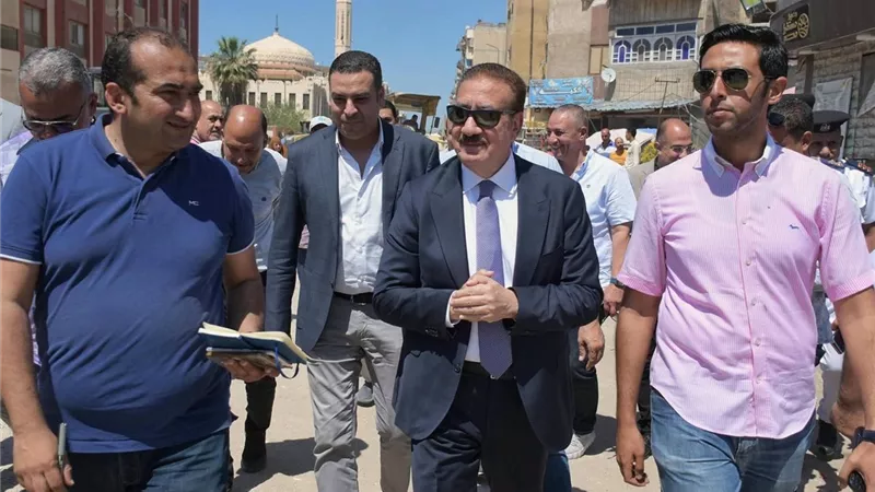 بورسعيد تواصل خطة التجميل.. متابعة أعمال الرصف والإنارة وتطوير المناطق السكنية