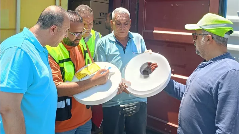 التجارة لا تعرف الإجازات..رقابة الصادرات تواصل العمل بميناء السويس على مدار الساعة