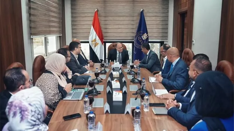 هيئة الدواء المصرية تبحث مع GSK مصر توطين صناعة الدواء وتعزيز نقل التكنولوجيا لدعم الأمن الدوائي
