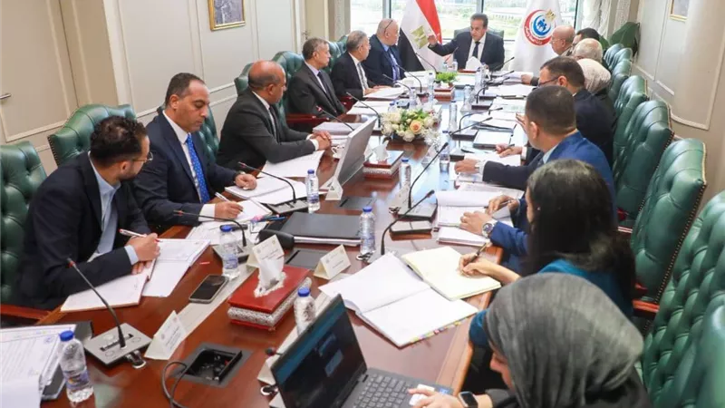 100% صرف للمستحقين..وزير الصحة يتابع أداء صندوق التعويض عن مخاطر المهن الطبية
