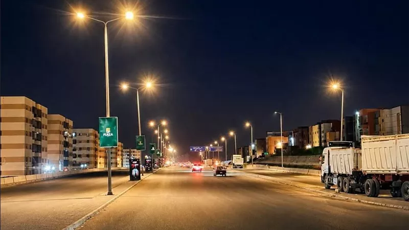 طريق الأوسطي يضيء قريبًا..بدء التشغيل التجريبي لإنارة الطريق المؤدي إليه بحدائق أكتوبر