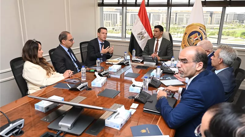 خالد هاشم: تقديم أوجه الدعم للشركة فيما يخص تيسير الإجراءات الصناعية