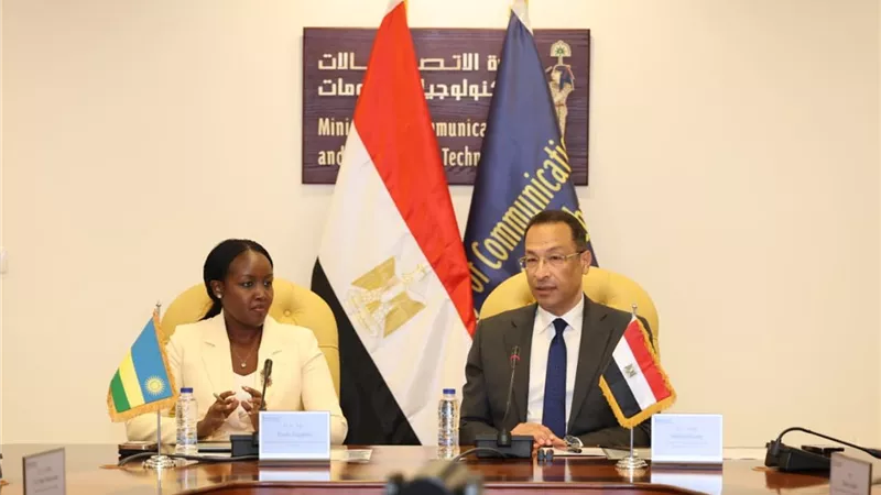 وزير الاتصالات يبحث مع نظيرته الرواندية تعزيز التعاون بمجالات التحول الرقمي والذكاء الاصطناعي وبناء القدرات الرقمية