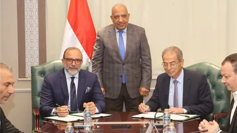 الكهرباء تبدأ عصر العدادات الذكية.. تعاون جديد بين “الكهرباء” و”اتصالات مصر”
