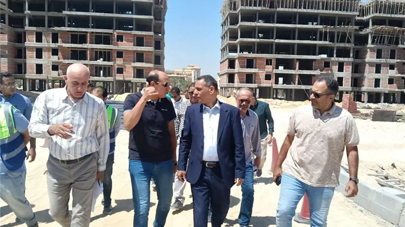 نائب رئيس هيئة المجتمعات العمرانية يتفقد مشروع اسكان ظلال بمدينة العبور