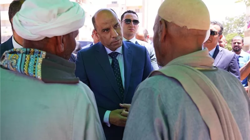 وزير العمل يفتتح ساحة انتظار ومظلات لـ«سواعد مصر» بالجيزة لدعم العمالة غير المنتظمة