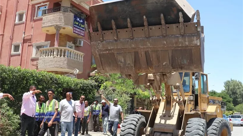حملة مكبرة لإزالة المخالفات وتغيير الأنشطة بالقطاع الشرقى