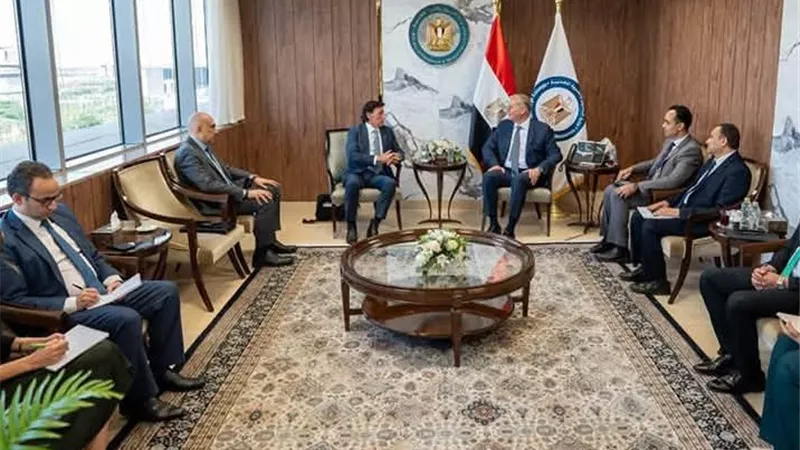 وزير البترول يبحث مع دانة غاز خطط زيادة الإنتاج وتسريع أعمال الاستكشاف في مصر