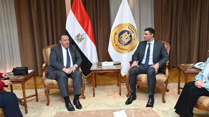 وزير الصناعة يبحث مع نقيب المهندسين آليات الاستفادة من الخبرات والكفاءات الهندسية المصرية في دعم خطط التنمية الصناعية
