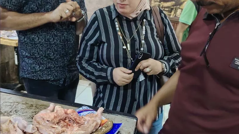 بعد عروض الأسعار الوهمية.. ضبط دواجن فاسدة بأحد مروجي العروض الشهيرة ببورسعيد