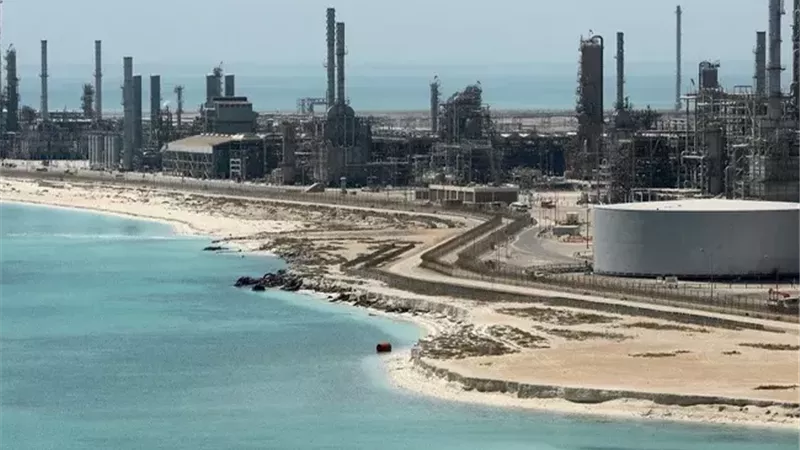 السعودية تعزز صادرات النفط.. أكبر موجة شحنات من الخليج بعد هدنة إيران