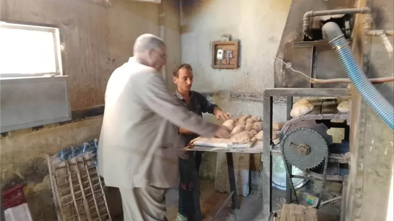 تموين القليوبية يحرر87 مخالفة ويضبط 36900 كيس مشروبات مجهولة داخل مخزن مخالف