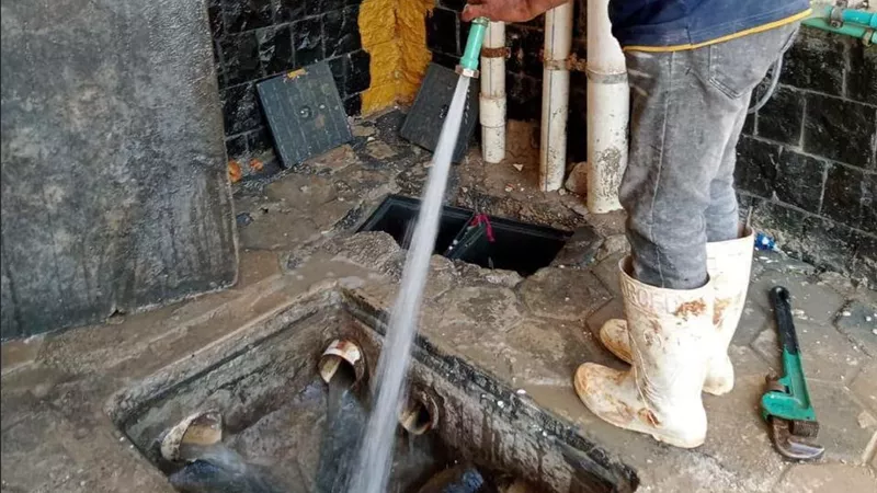 حملات مكثفة لتطهير شبكات الصرف بـ«سكن مصر»في حدائق أكتوبر ورفع كفاءتها بالكامل