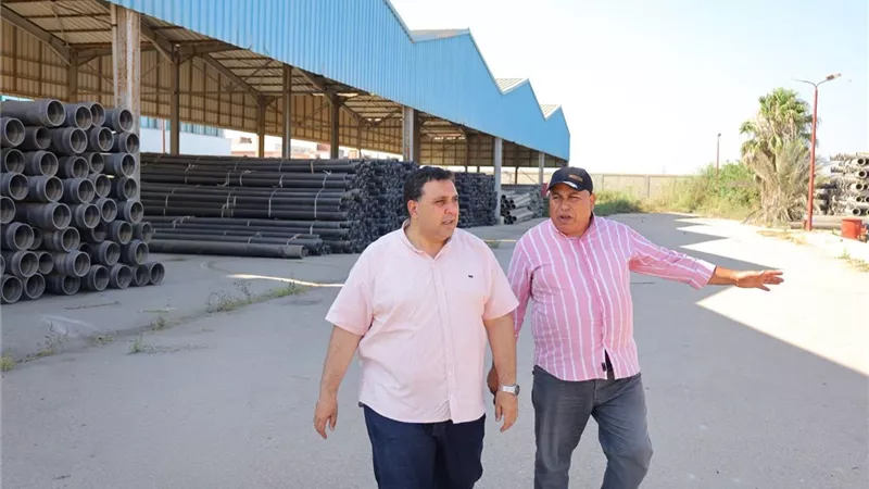 التراس يفاجئ مخازن شركة مياه البحيرة ويوجه بتركيب كاميرات مراقبة مرتبطة بمكتبه