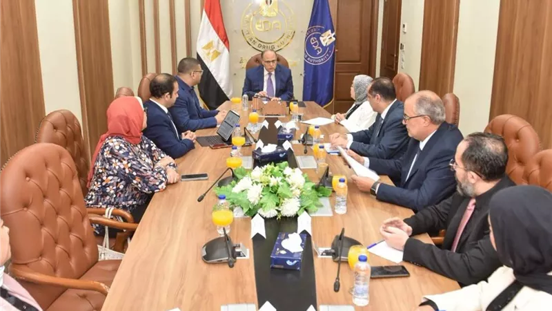تحرك جديد لدعم صناعة الدواء.. هيئة الدواء وأكديما تبحثان تسريع التسجيل وتعزيز الاستثمار
