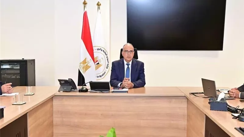 وزير الري يتابع دراسة استخدام  تكنولوجيا ضخ الرمال  من داخل البحر لحماية الشواطئ لمواجهة التغيرات المناخية