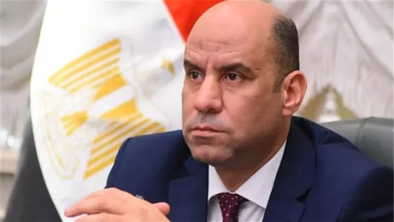 وزير العمل يتابع حادث انقلاب سيارة تقل عمالًا بالمنيا ويوجه بسرعة حصر بيانات الضحايا والمصابين