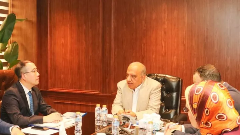 وزير الكهرباء يبحث مع مجموعة صينية تطوير الشبكة القومية ودمج 45% طاقة متجددة خلال عامين