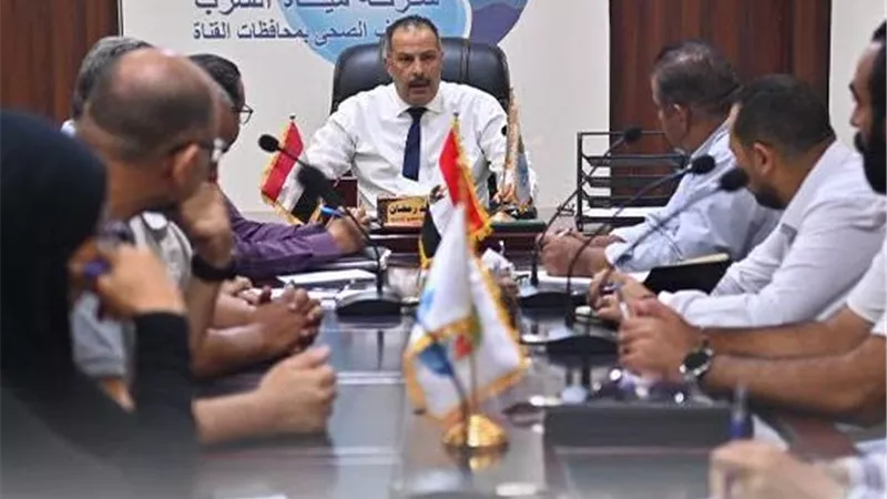 رئيس مياه القناة يعقد اجتماعاً موسعاً لمتابعة مؤشرات الأداء وخطط ميكنة الإجراءات المالية