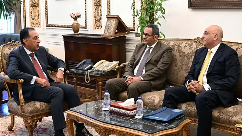 مدبولي يستقبل الرئيس التنفيذي الجديد لجهاز تنمية المشروعات ويشيد بجهود القيادة السابقة