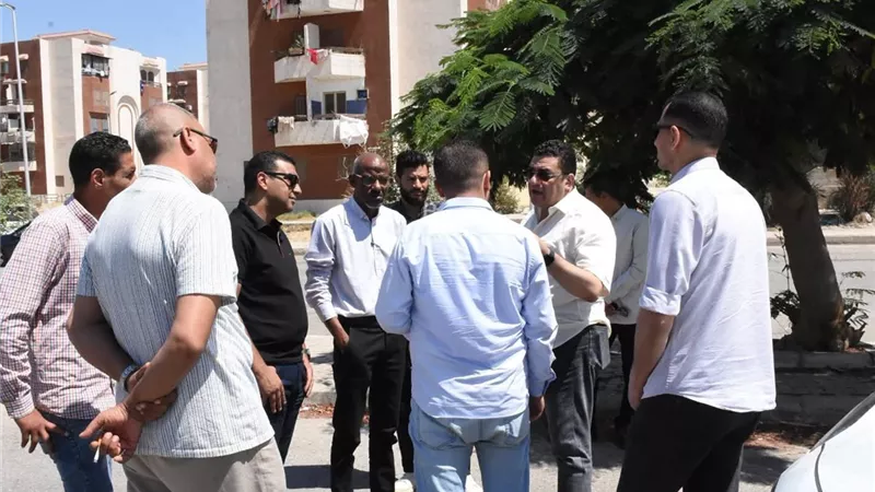 رئيس جهاز القاهرة الجديدة يتابع مستوى الخدمات بالإسكان الاجتماعي بالتجمع الثالث