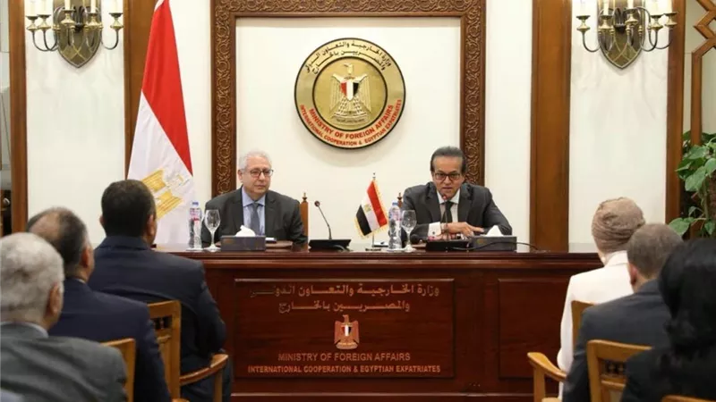 وزير الصحة يكشف حجم إنجازات القطاع الصحي أمام سفراء مصر الجدد