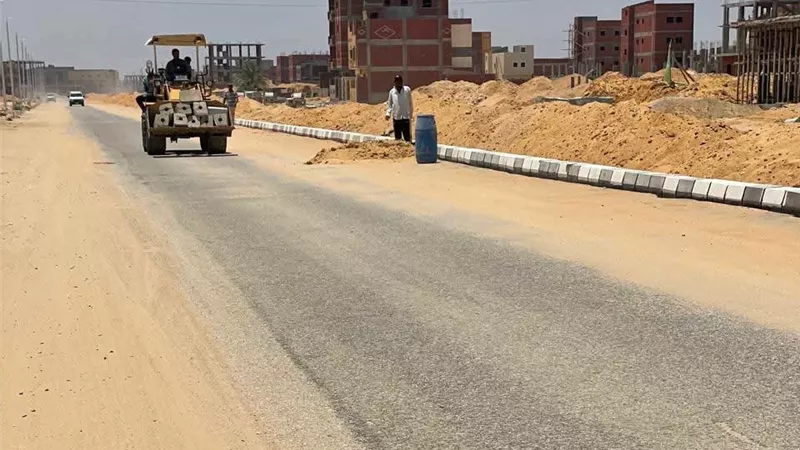 جهاز مدينة حدائق العاشر يواصل أعمال تطوير ورفع كفاءة الطرق والمحاور الرئيسية بالمدينة