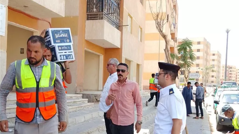 حملات مكثفة لإزالة الإشغالات والمخالفات تعيد الإنضباط إلى شوارع مدينة حدائق أكتوبر